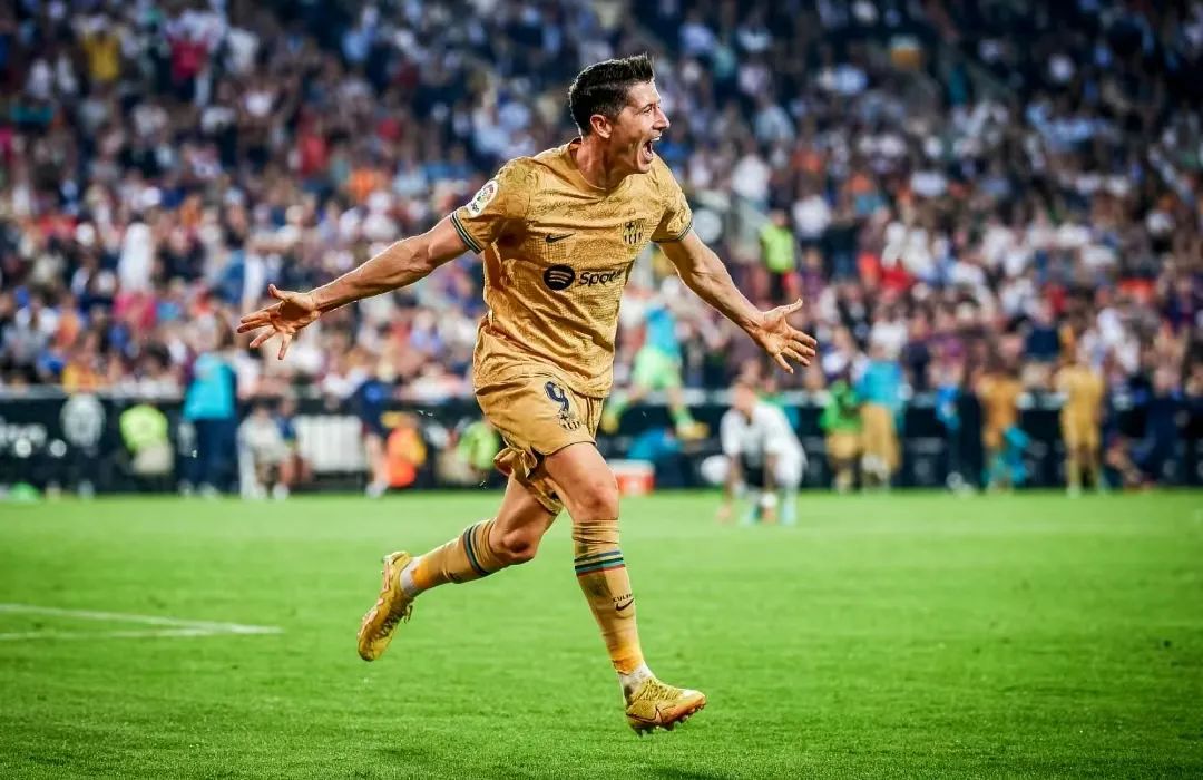 莱万多夫斯基重要时刻持续失利，G2带队取胜！上演精彩一战(莱万多夫斯基和c罗谁厉害)-九游体育娱乐