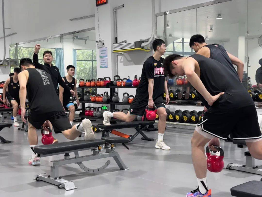 包含今夜体能课后，广东宏远临场应变备战NBA总决赛，管理层满意，身体对抗强度拉满的词条-九游体育娱乐